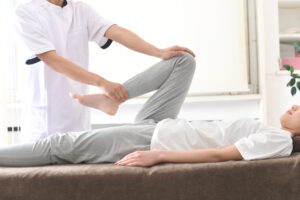 大阪の姿勢矯正で有名な整骨院へ通うときの注意点【体の歪みを解消したい方必見】