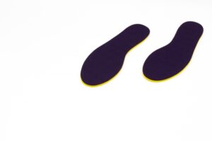 100均インソールでX脚は改善する？大阪の接骨院が本音を解説！